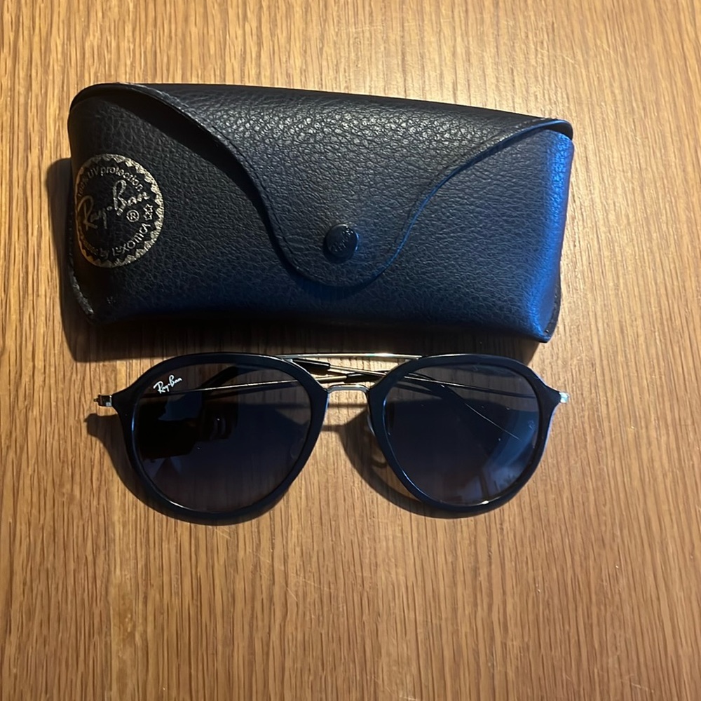 Black Ray-Bans